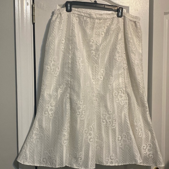 White Lace Two Piece Suit - Picture 1 of 3